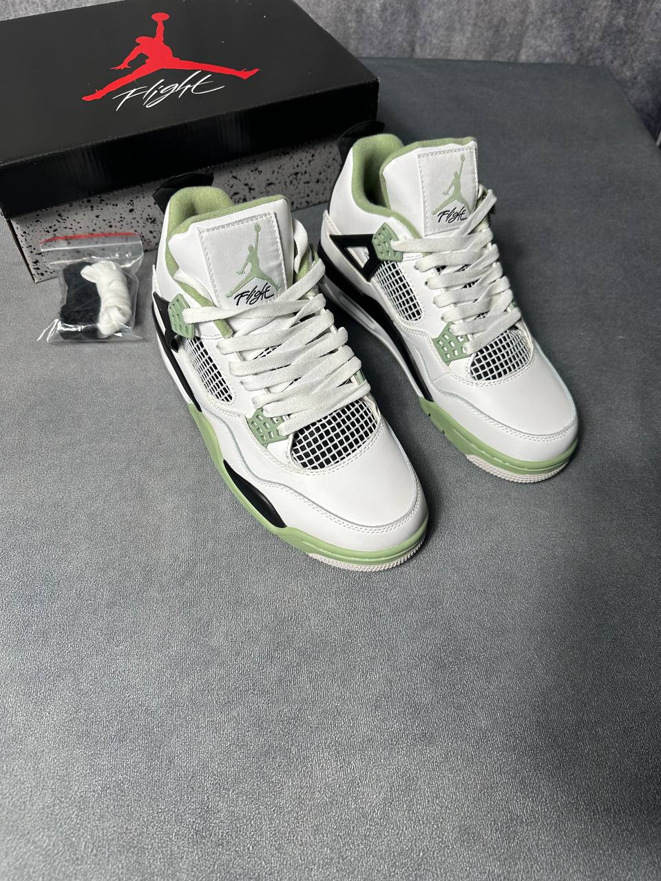MENS JORDIN TRAINERS COME WITH BOX ETC am0309
