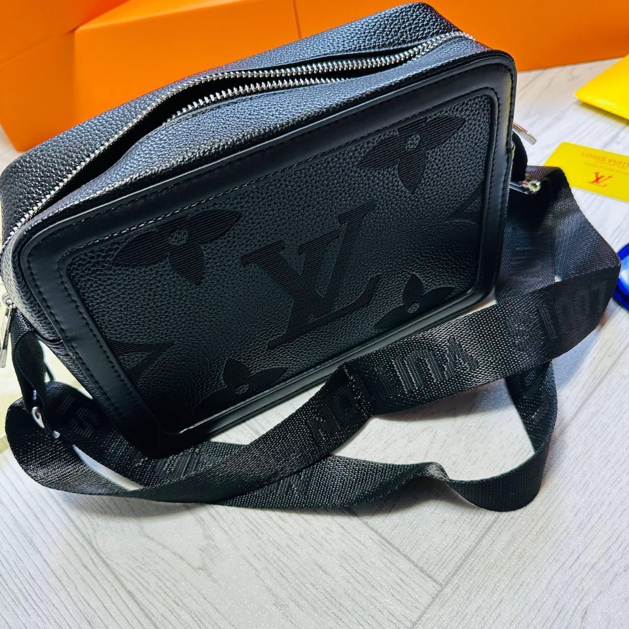 LV MAN BAG WHIT BOX AND DUST BAG to2306
