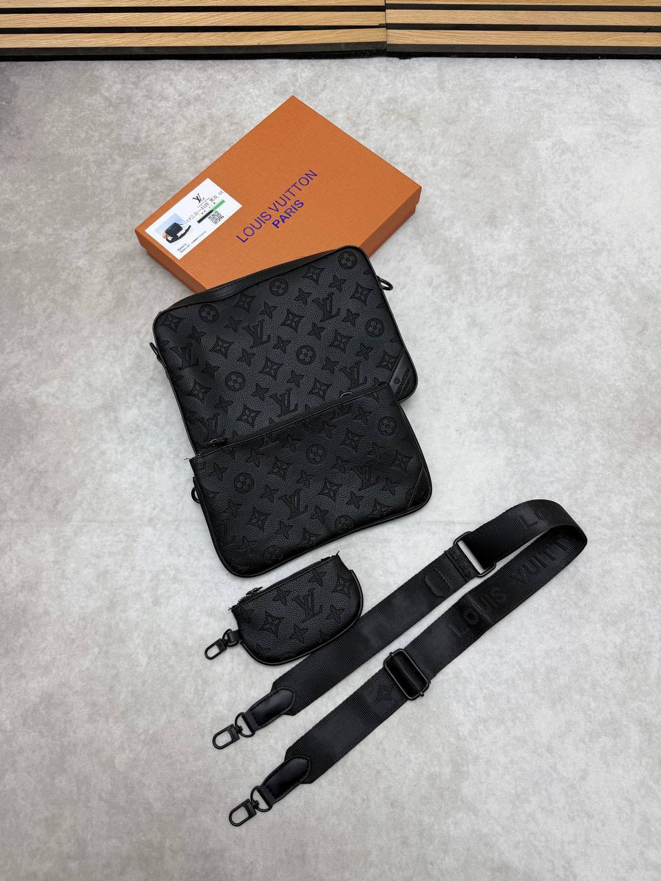 MENS LV BAG COME WITH BOX ETC am2406
