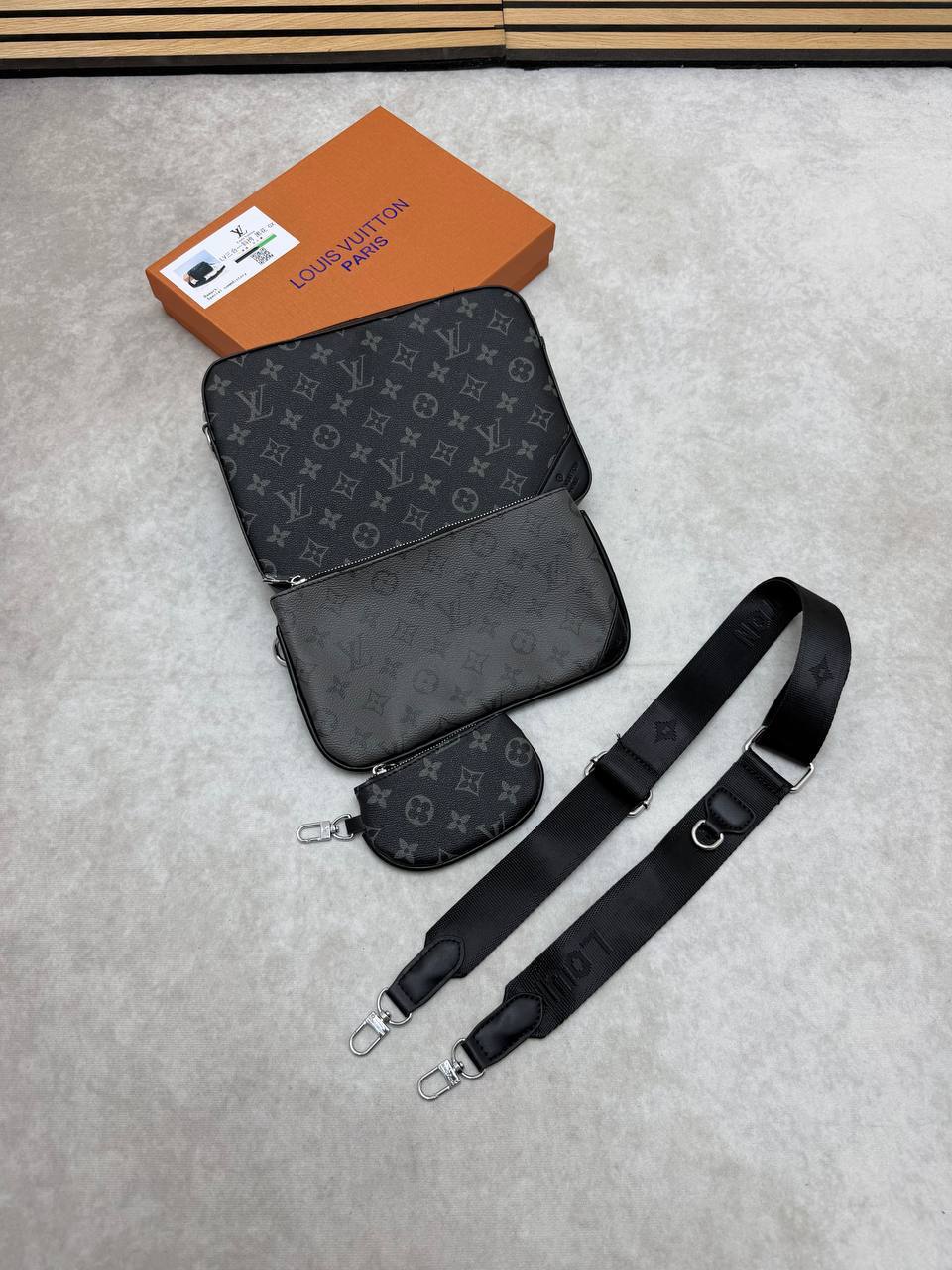 MENS LV BAG COME WITH BOX ETC am2406