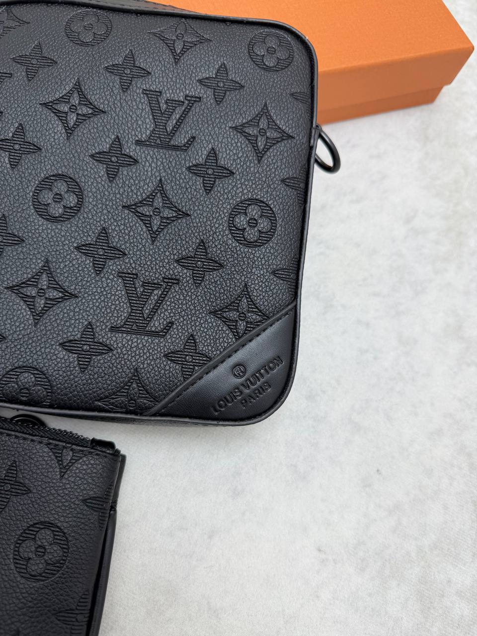 MENS LV BAG COME WITH BOX ETC am2406