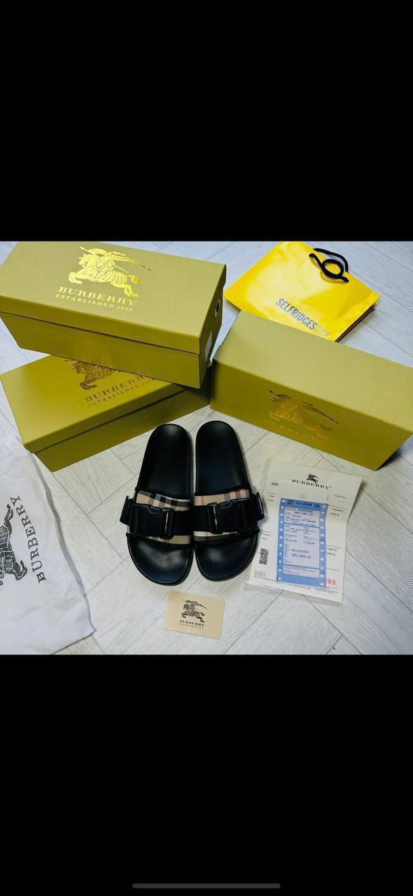 BURBERR SLIDERS WHIT BOX AND PAPERWORK to2406