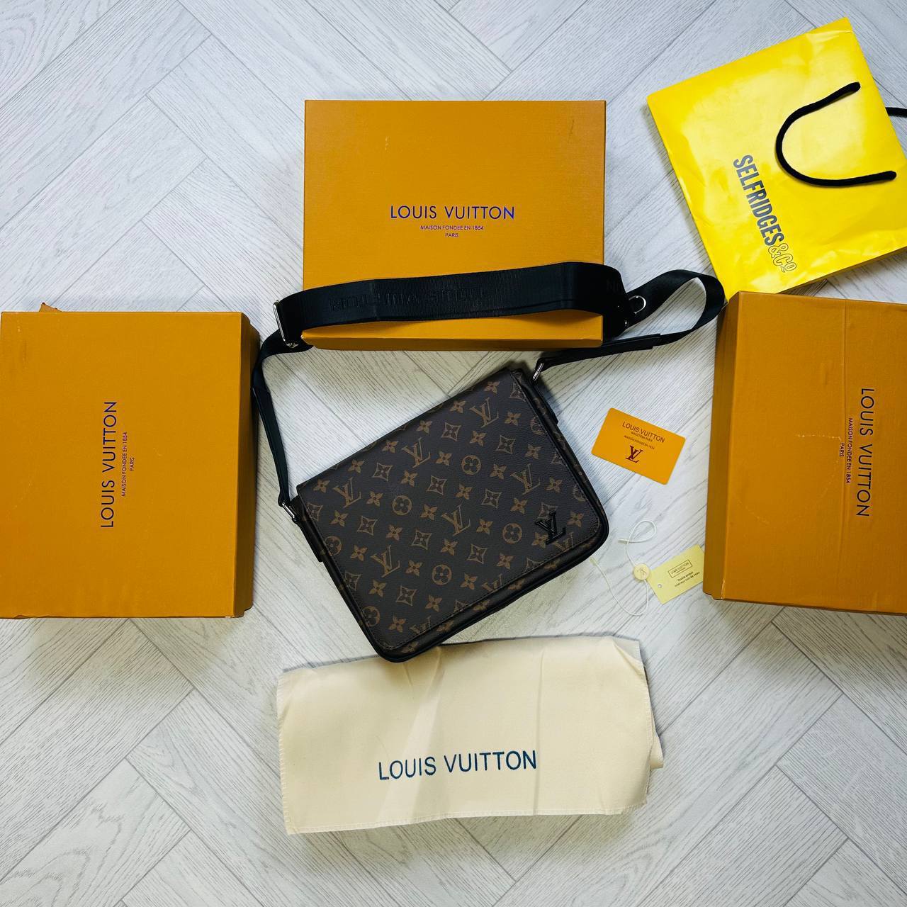 LV MAN BAG WHIT BOX to2706