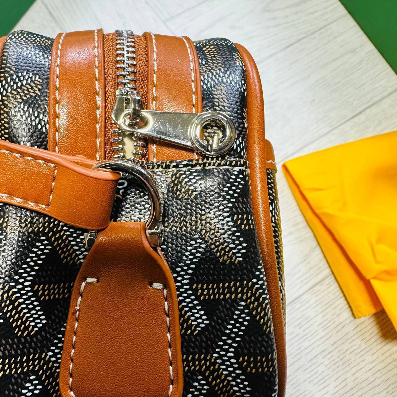 Goyar bag Come with box and dust bag to2706