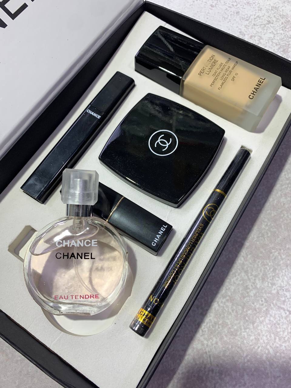 CHANE MAKEUP &PERFUME SET AVAILABLE su1009