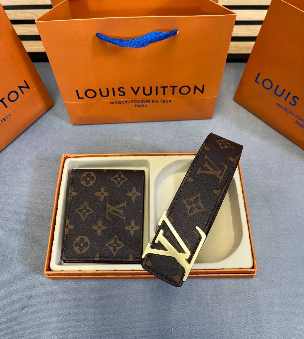 LOUIS VUITTO BELT AND WALLET SET am2906