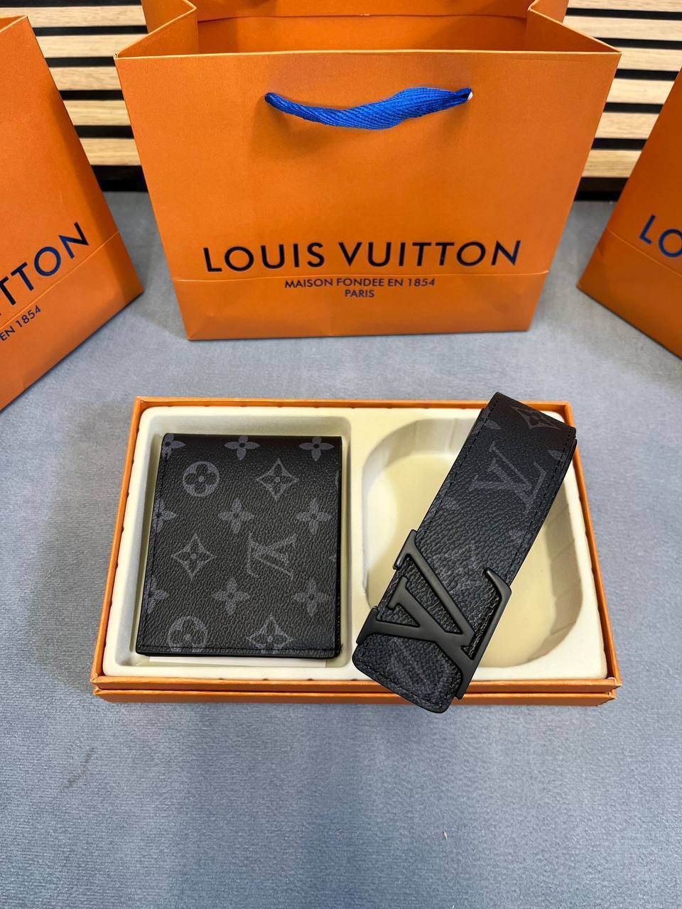 LOUIS VUITTO BELT AND WALLET SET am2906