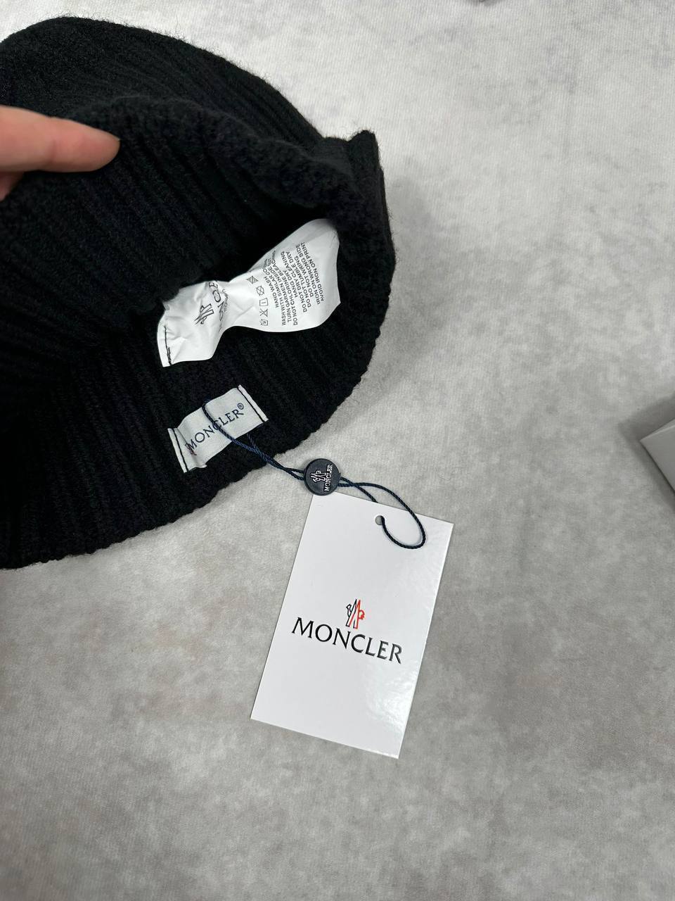 MONCLE HAT COME WITH BOX am2906