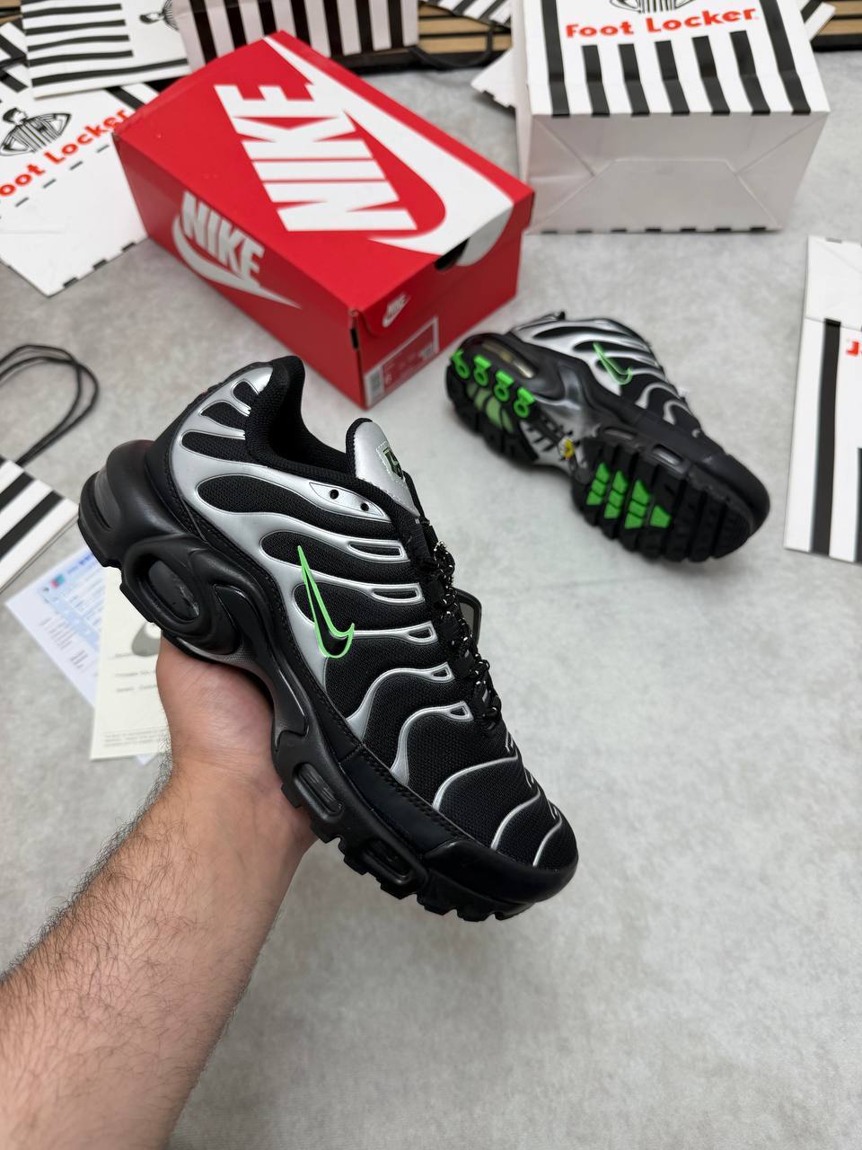 MENS NIK TNS AIR MAX PLUS COME WITH BOX ETC am0107