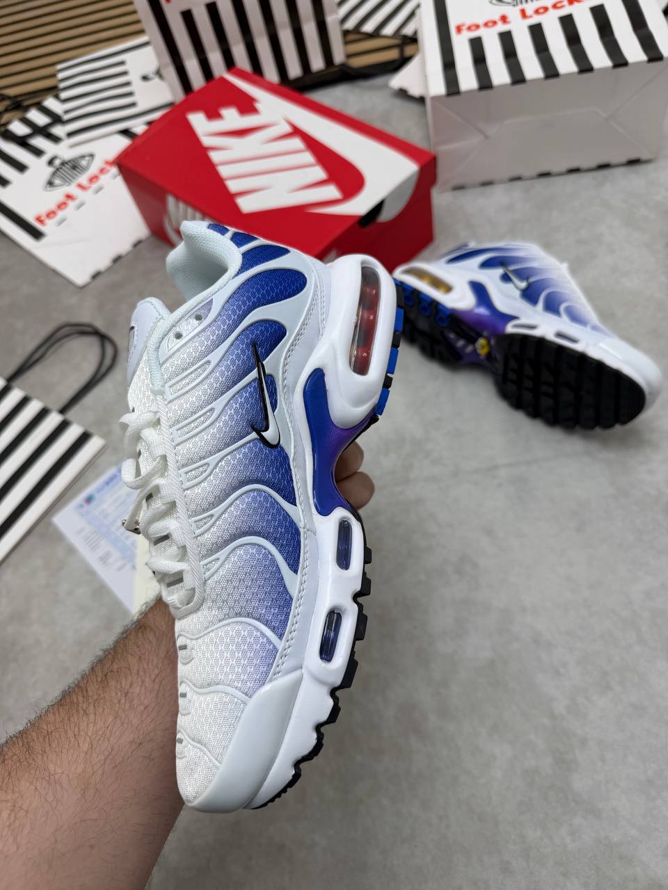 MENS NIK TNS AIR MAX PLUS COME WITH BOX ETC am0107