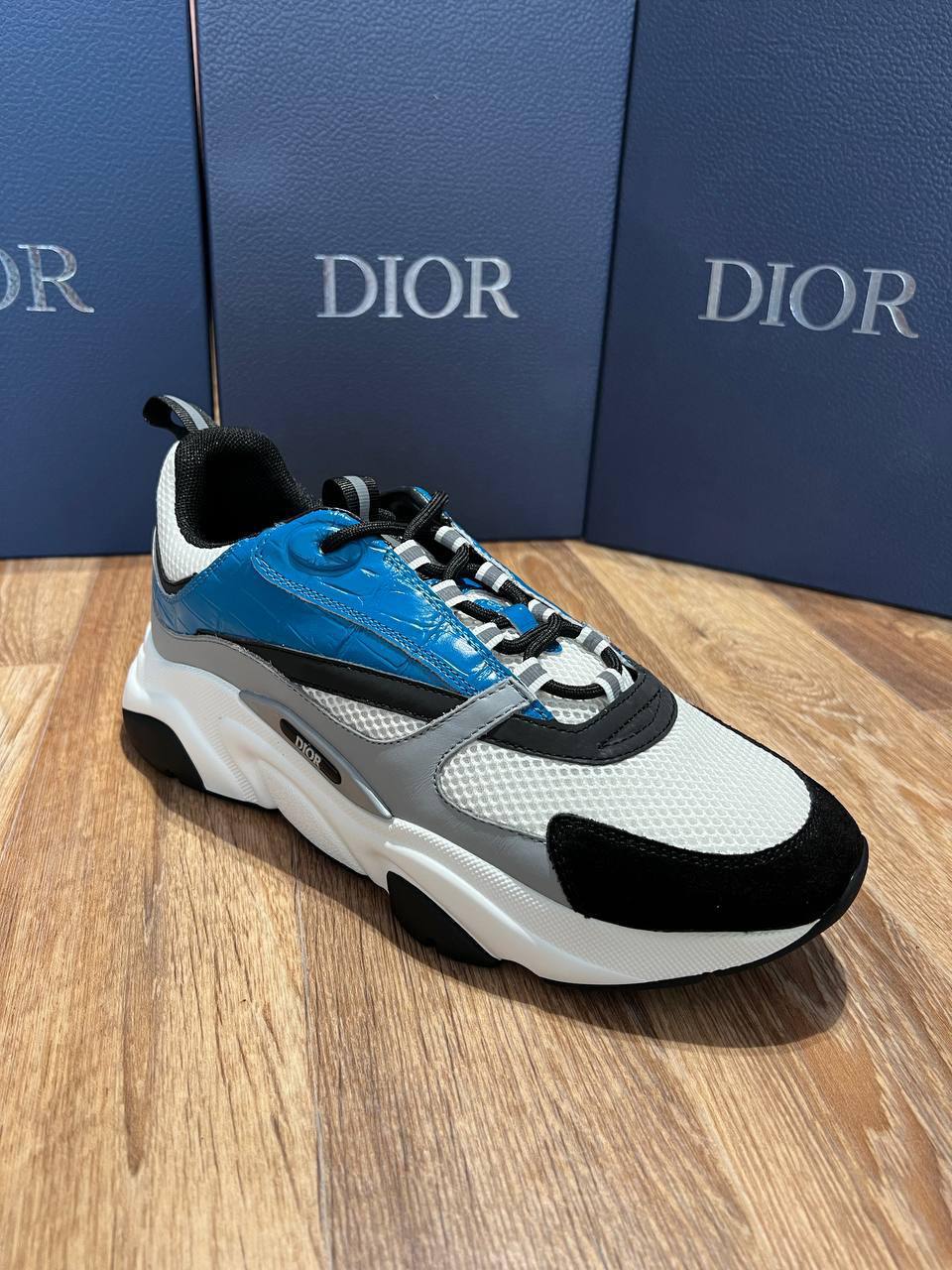 Dio b22 trainers jj0307