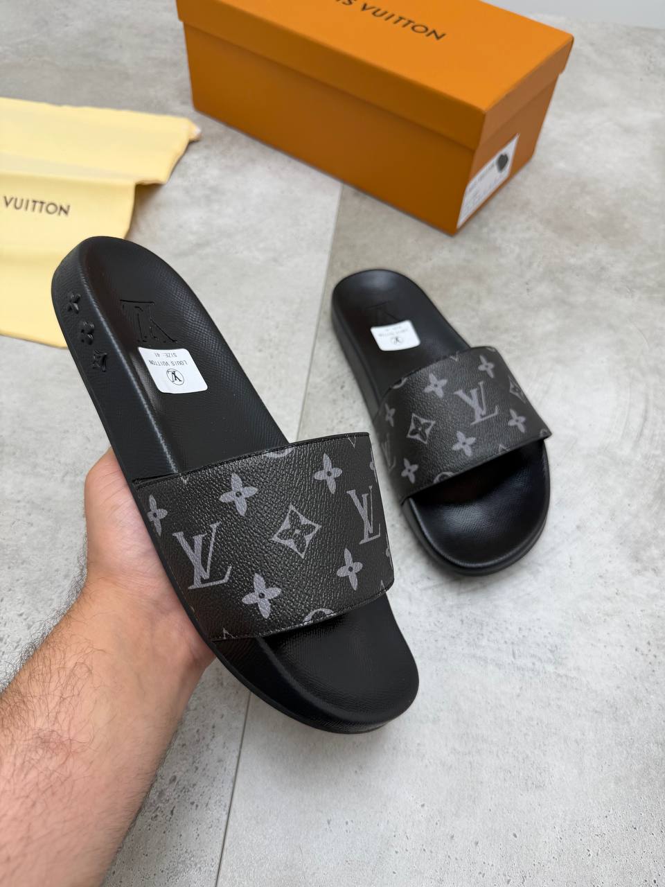 SUPER CLON MENS LV SLIDERS COME WITH BOX ETC am0207