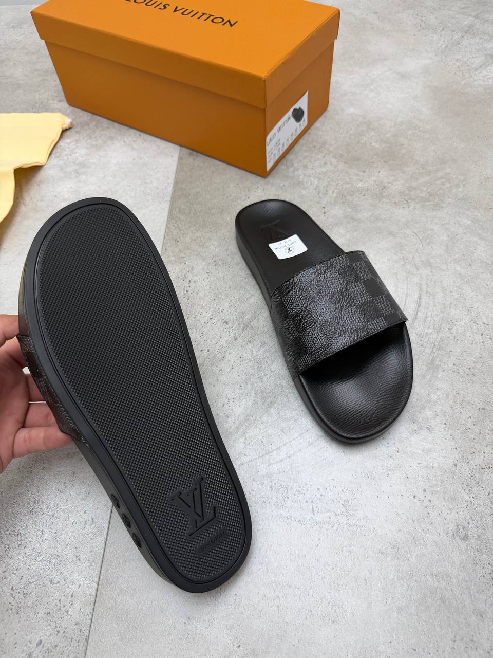 SUPER CLON MENS LV SLIDERS COME WITH BOX ETC am0207
