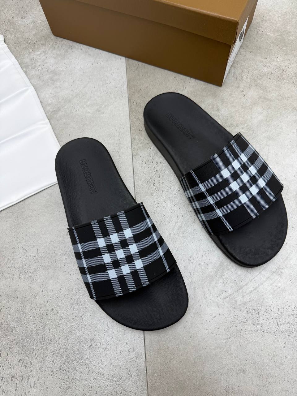 SUPER CLON BURBER MENS SLIDERS COME WITH BOX ETC am0207