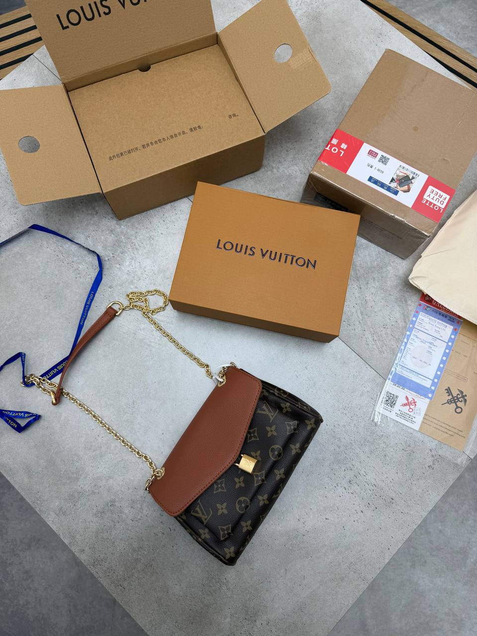 SUPER CLON LV BAG COME WITH BOX ETC am0807