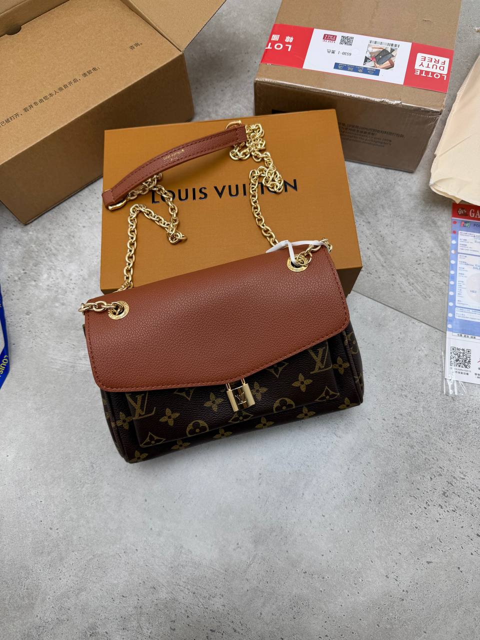 SUPER CLON LV BAG COME WITH BOX ETC am0807