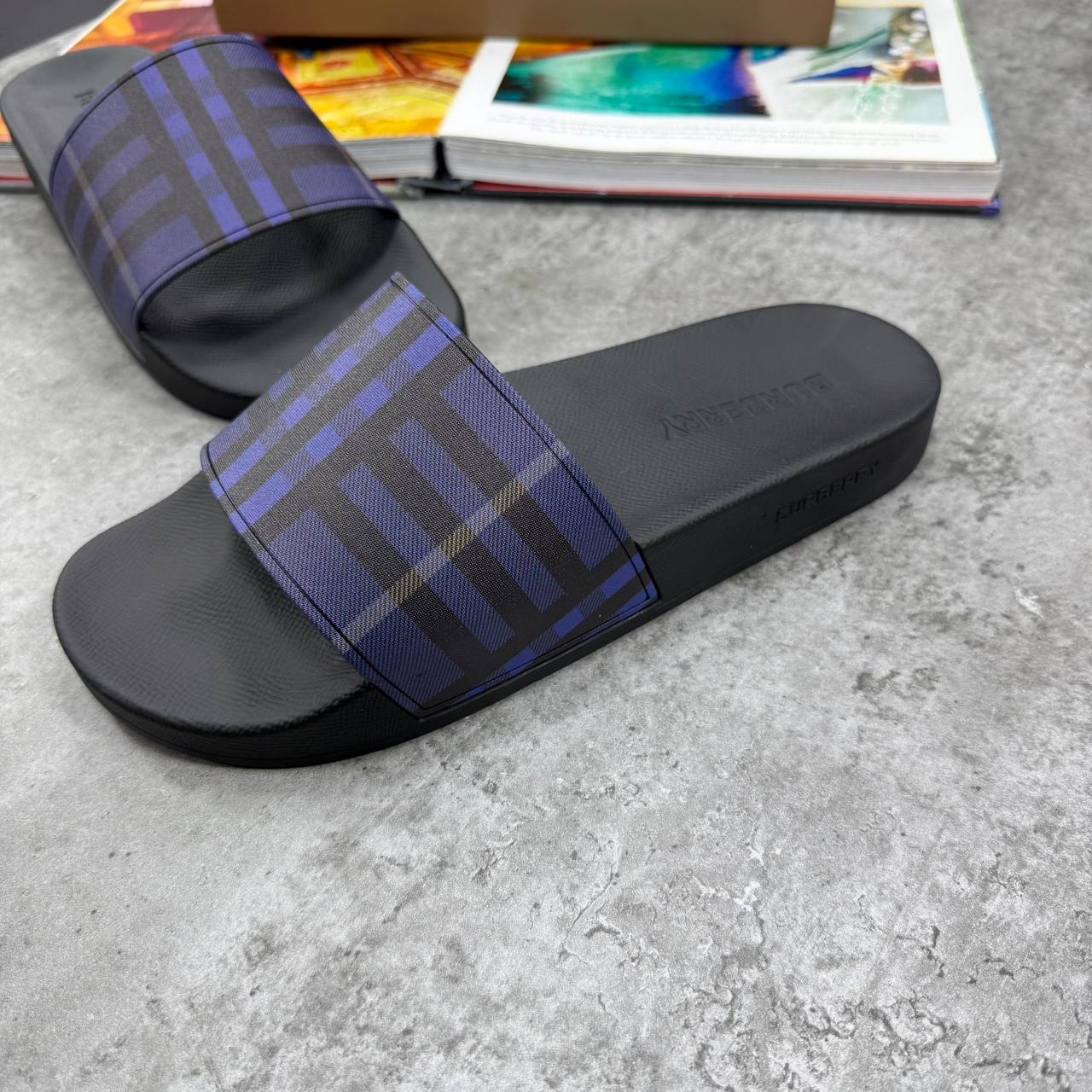HIGH END BURBERR SLIDES MENS WITH FULL PACKAGING ETC jay0907