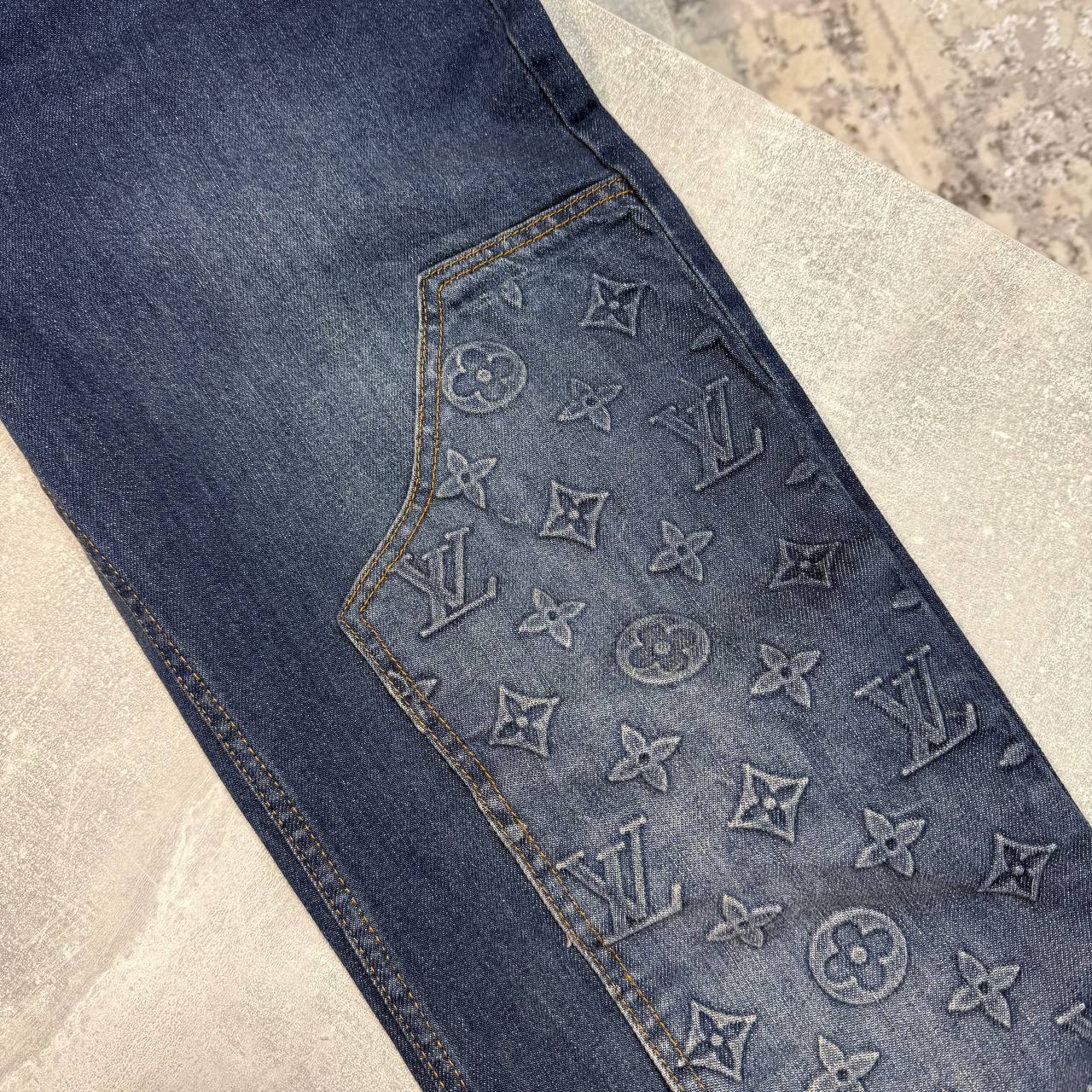 LV Jeans aj0404