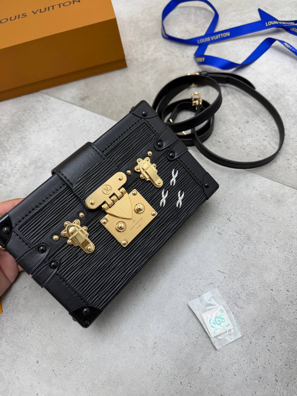 SUPER CLON WOMENS LV BAG COME WITH BOX ETC am1007