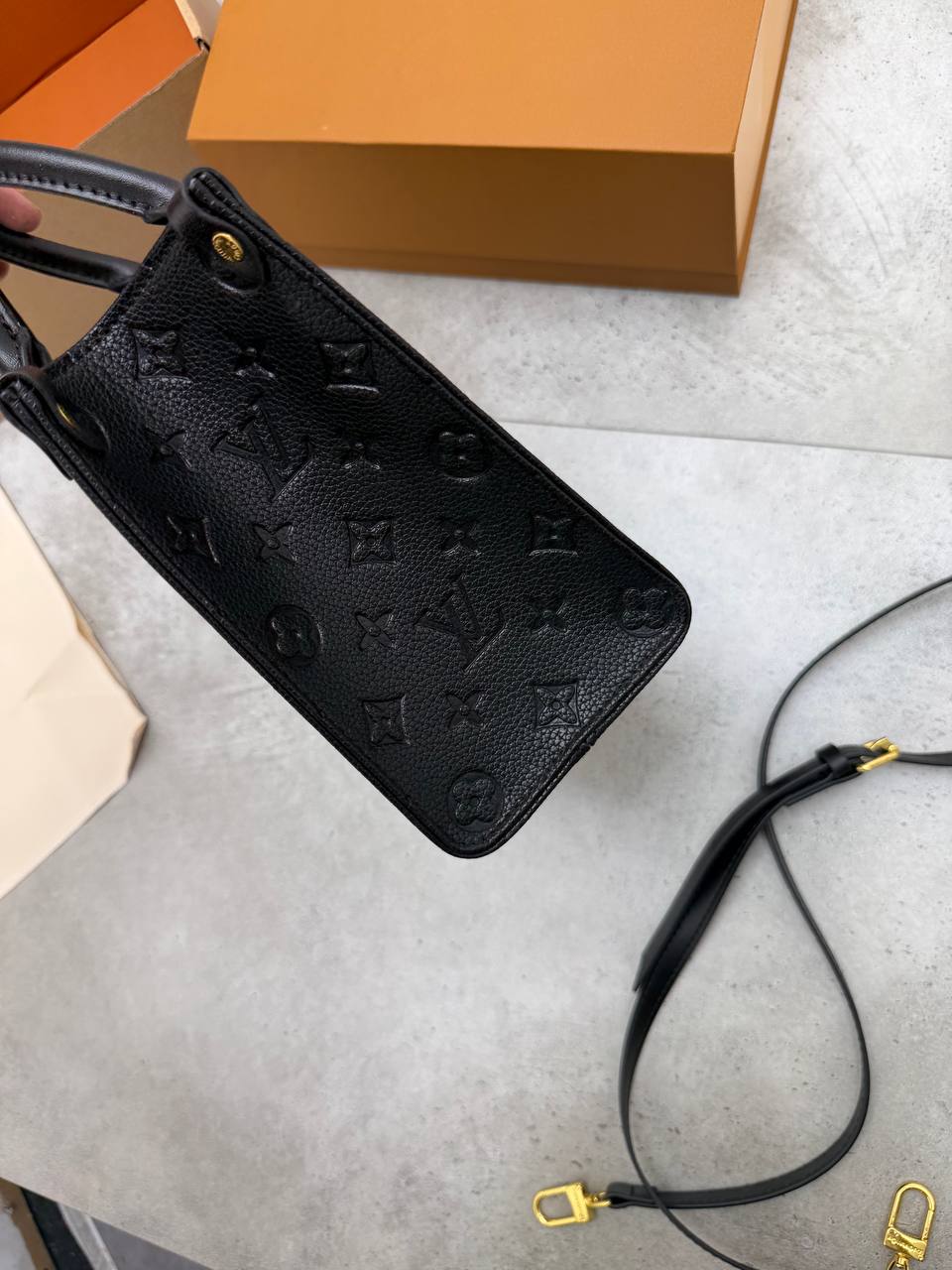 SUPER CLON WOMENS LV BAG COME WITH BOX ETC am1007