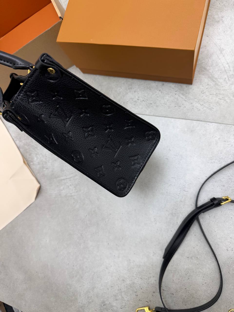 SUPER CLON WOMENS LV BAG COME WITH BOX ETC am1007