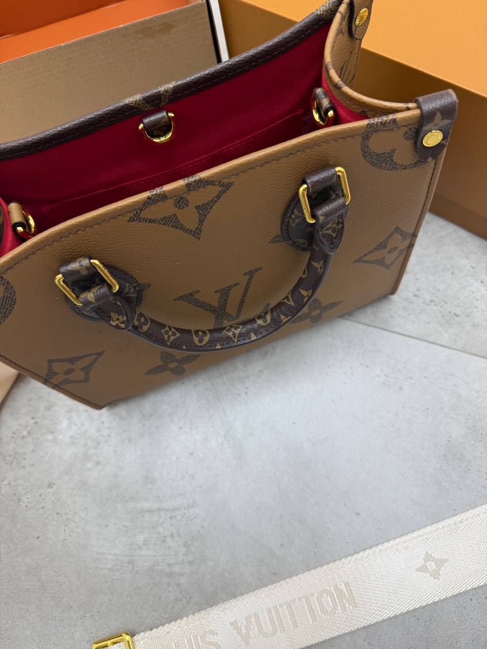 SUPER CLON WOMENS LV BAG COME WITH BOX ETC am1007