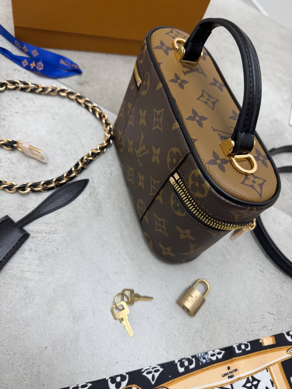 SUPER CLON WOMENS LV BAG COME WITH BOX ETC am1007