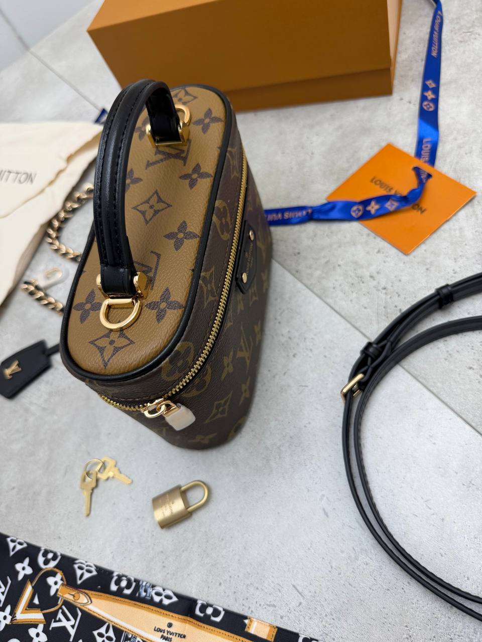 SUPER CLON WOMENS LV BAG COME WITH BOX ETC am1007