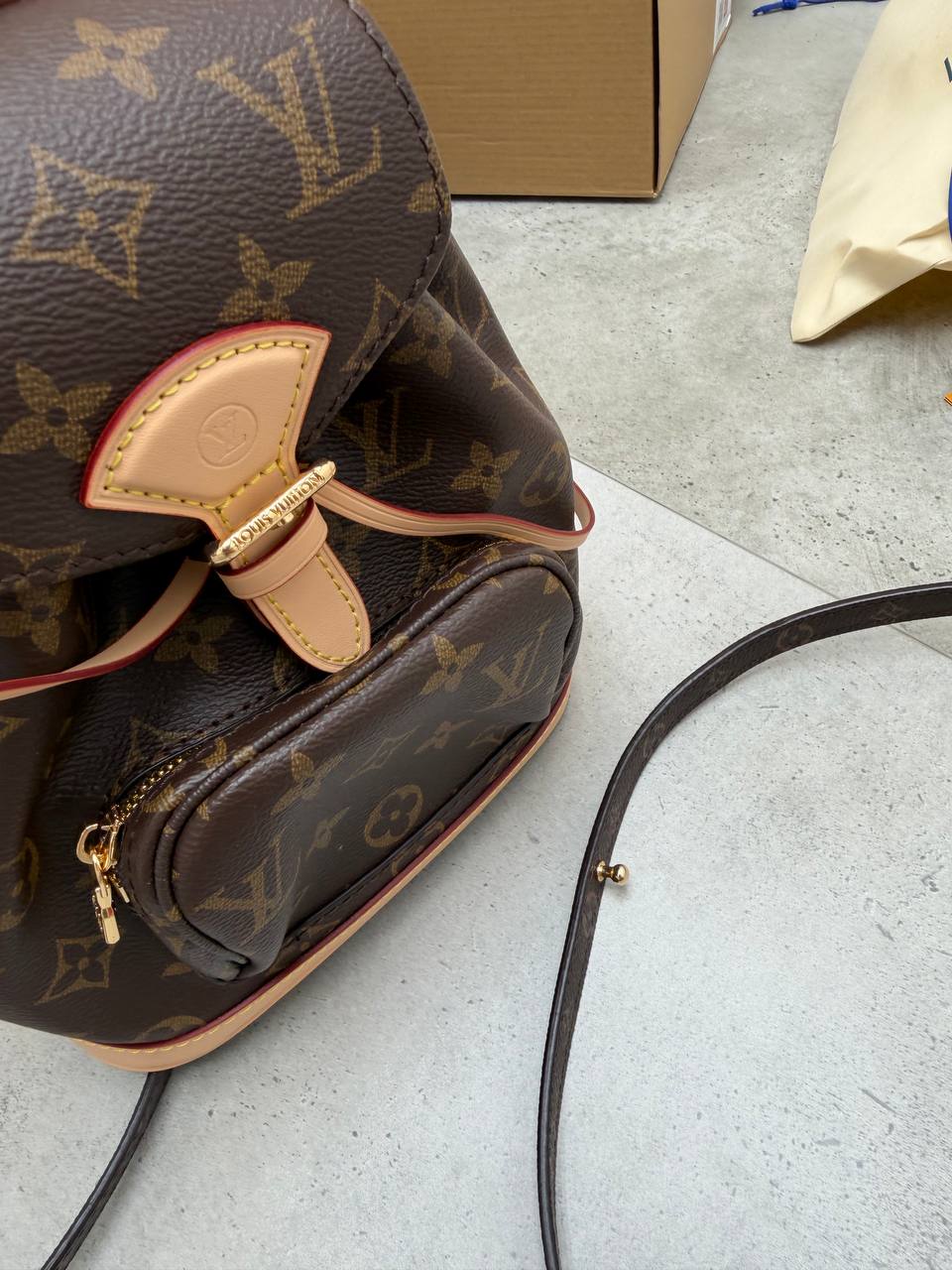 SUPER CLON WOMENS LV BACKPACK COME WITH BOX ETC am1007