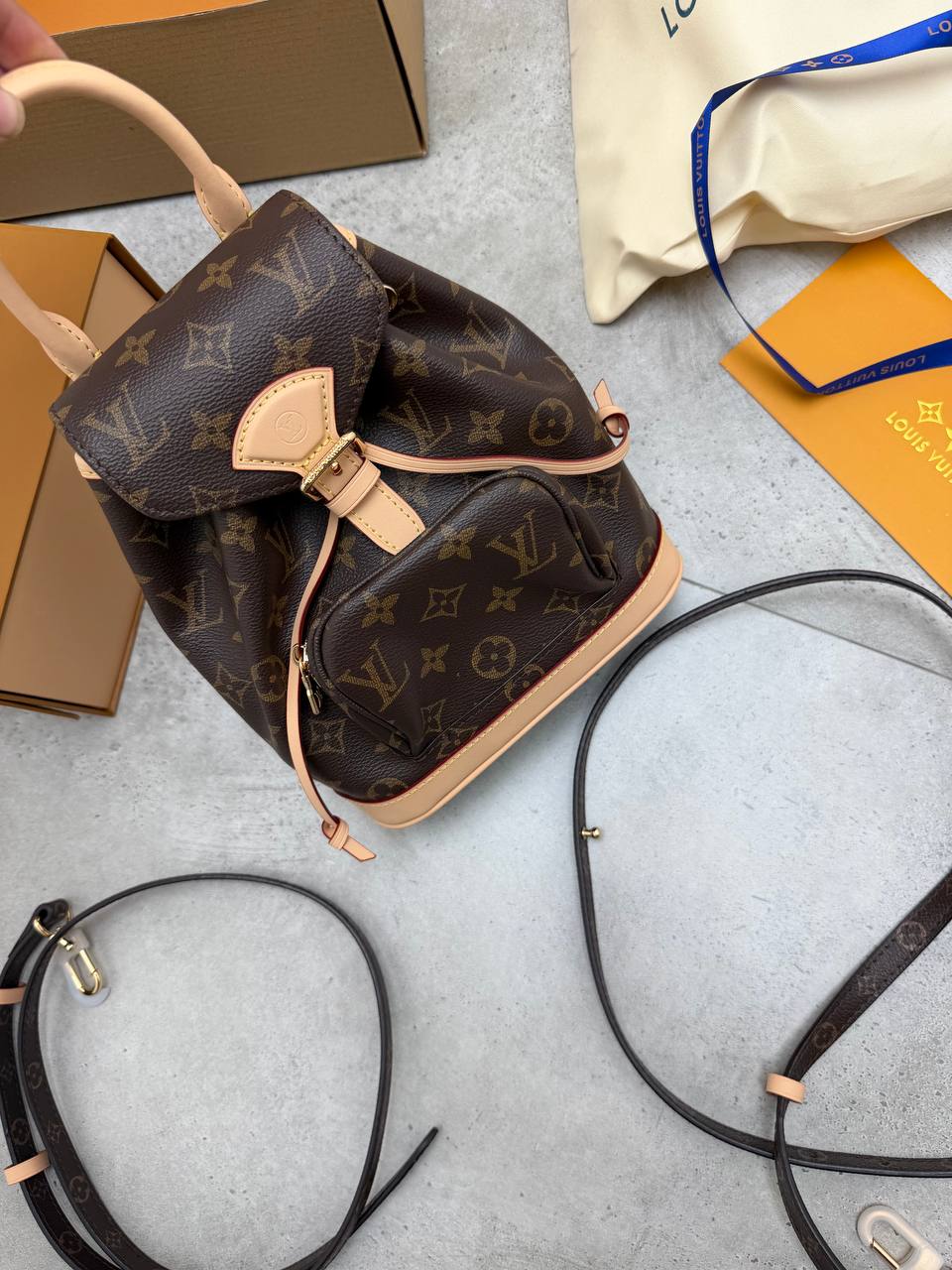 SUPER CLON WOMENS LV BACKPACK COME WITH BOX ETC am1007