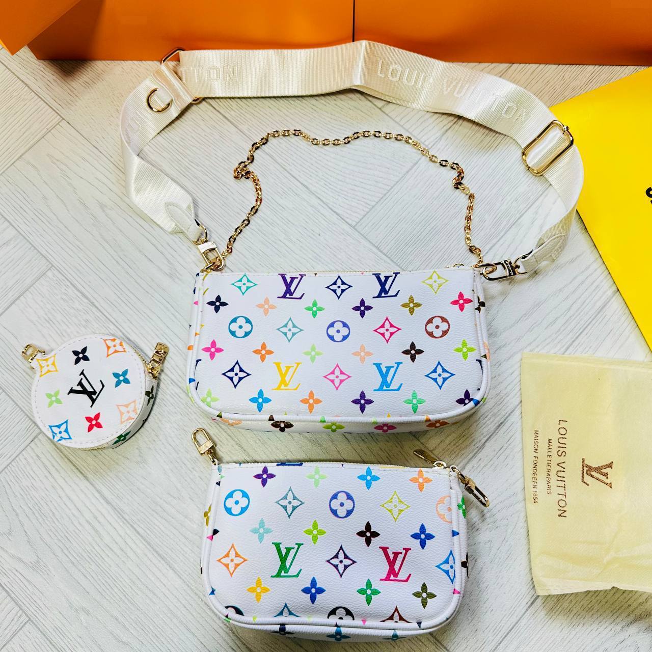 LV bag 💼 WHIT BOX AND DUST BAG to1207