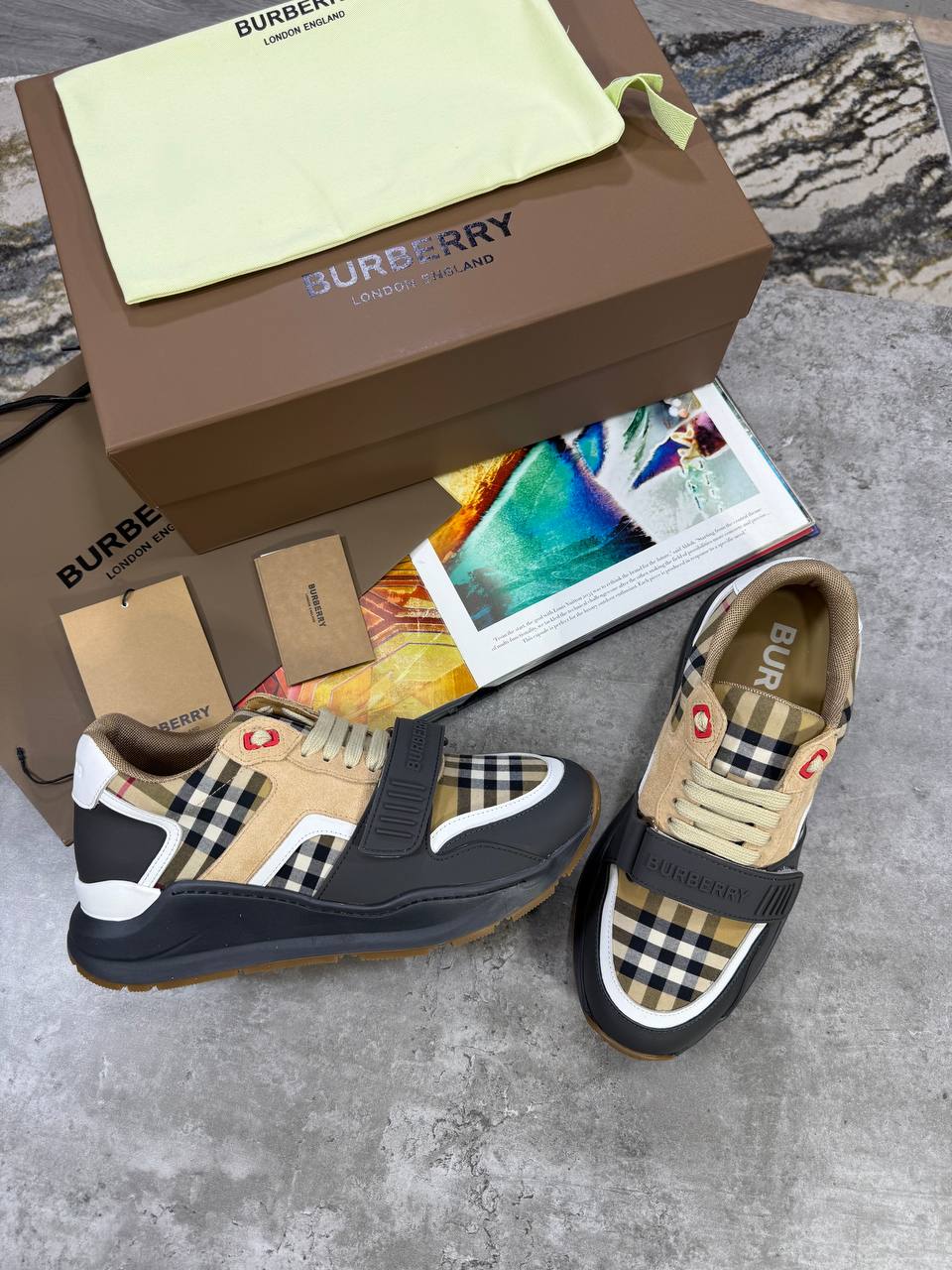 HIGH END BURBERR TRAINERS WITH FULL PACKAGING ETC jay1807