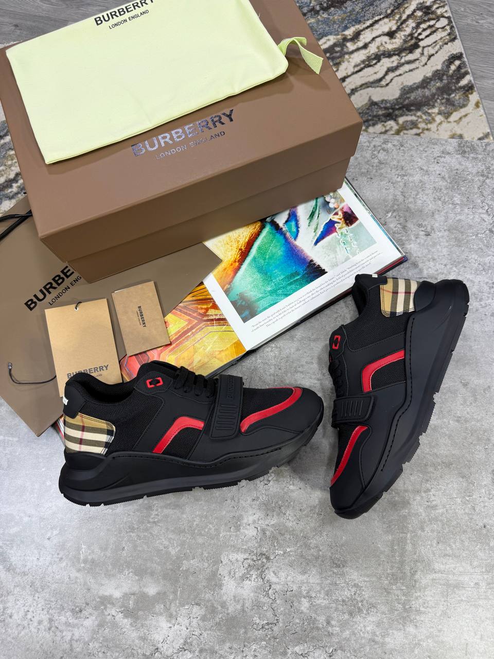 HIGH END BURBERR TRAINERS WITH FULL PACKAGING ETC jay1807