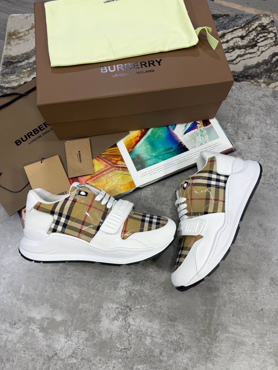 HIGH END BURBERR TRAINERS WITH FULL PACKAGING ETC jay1807