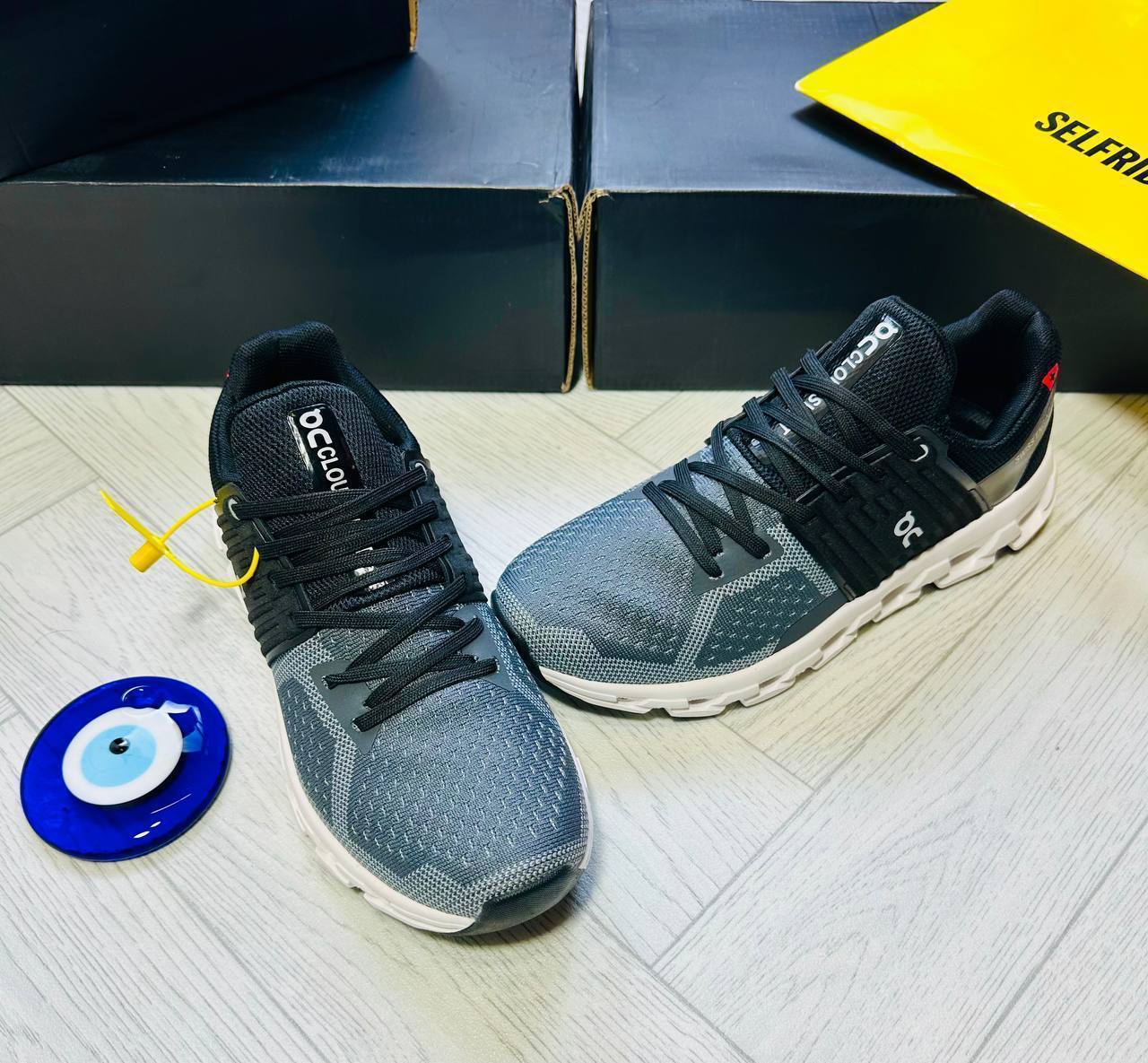 ON RUNNING SHOES ak1807