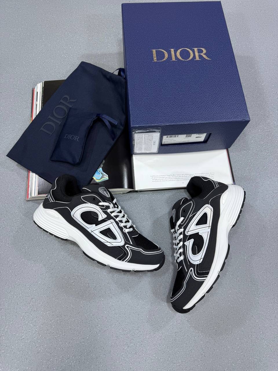 HIGH END DIR B30 WITH EXTRA LACES AND FULL PACKAGING su0109