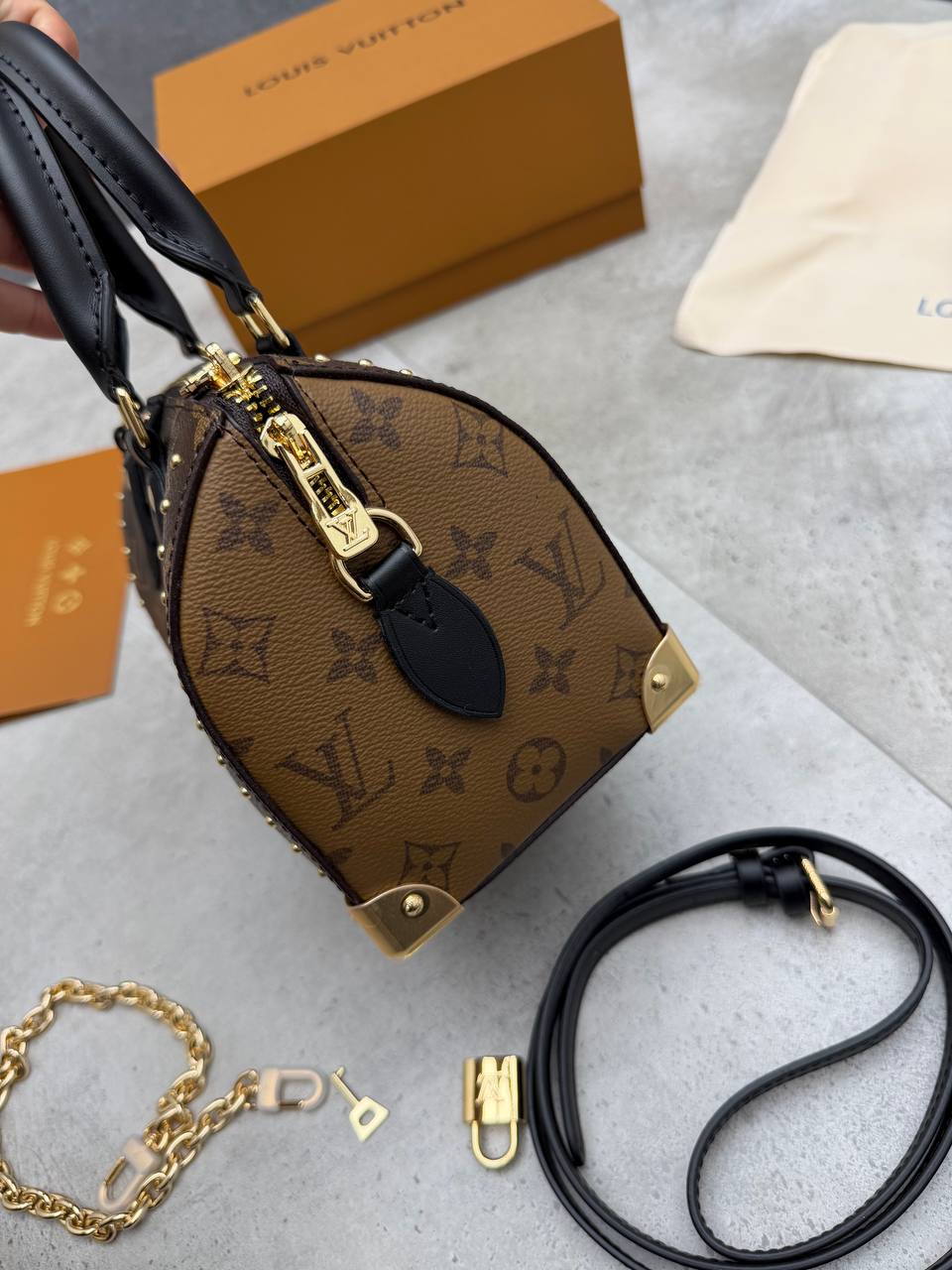 SUPER CLON LV BAG COME WITH BOX ETC am2207