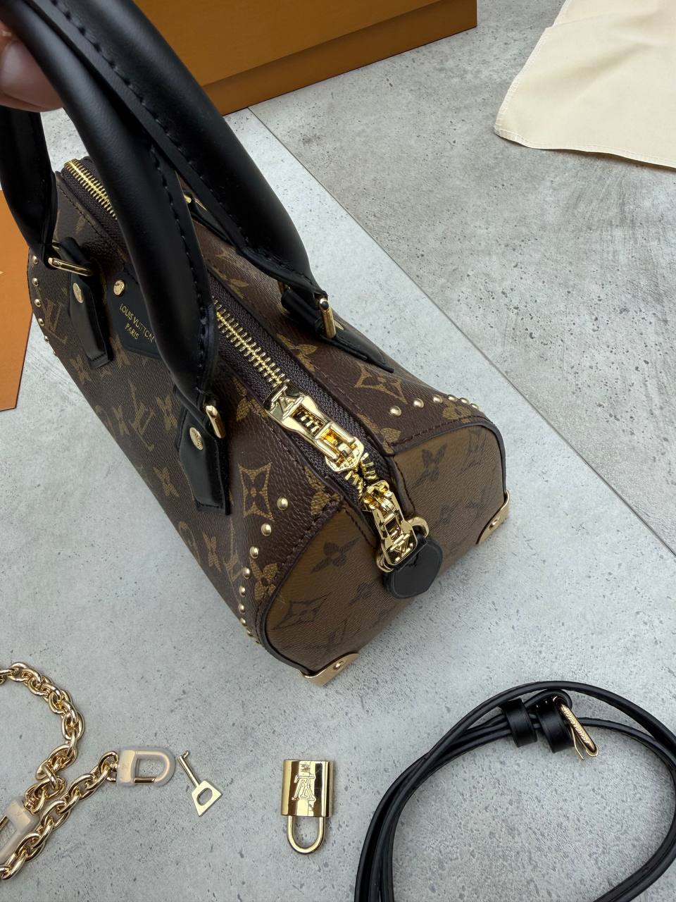 SUPER CLON LV BAG COME WITH BOX ETC am2207