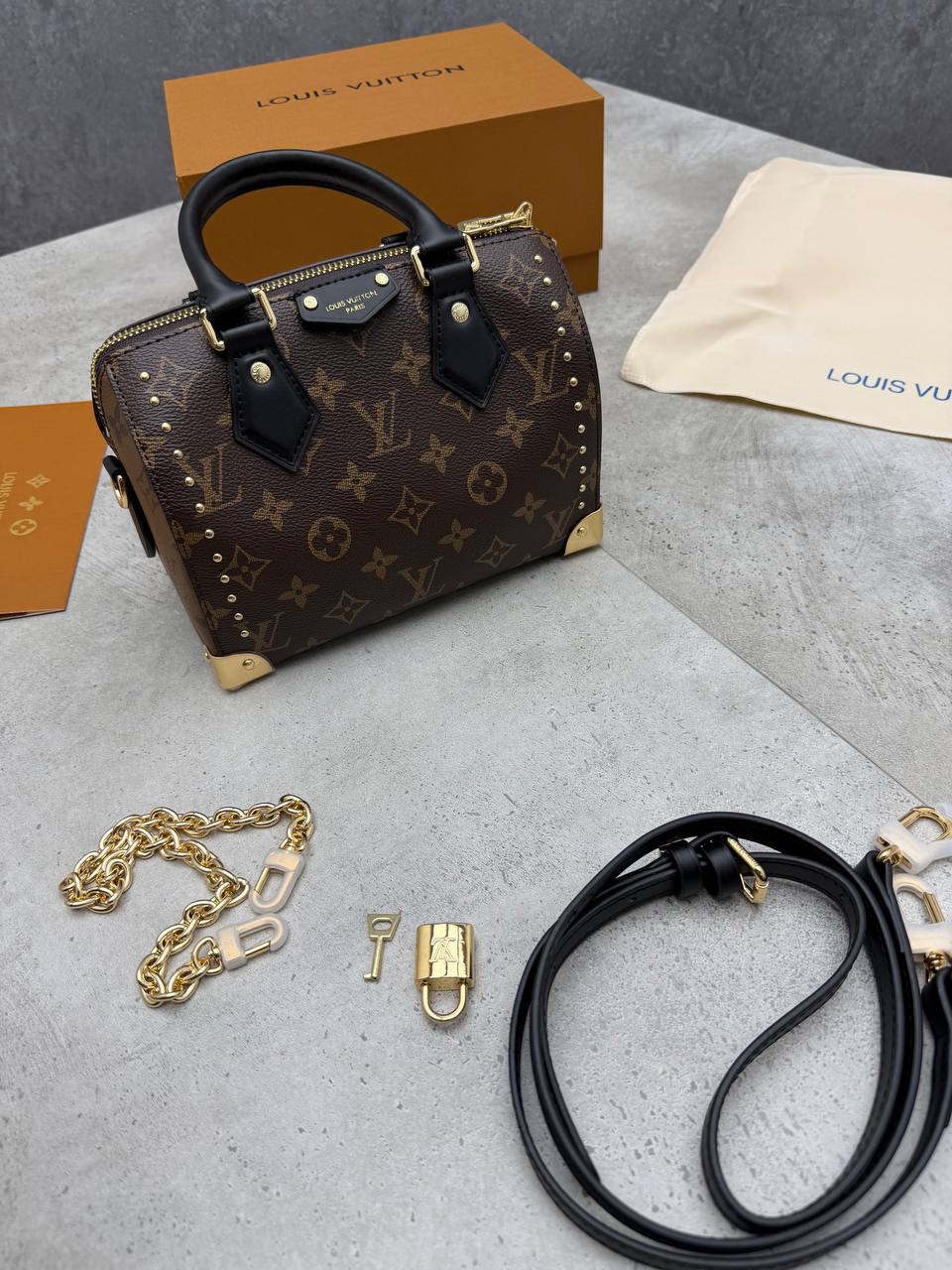 SUPER CLON LV BAG COME WITH BOX ETC am2207