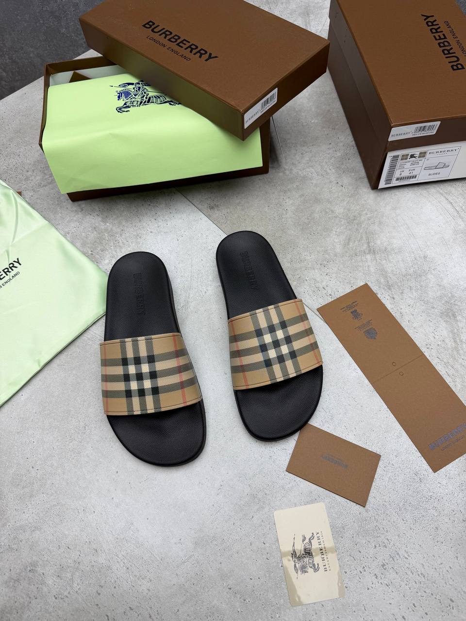 SUPER CLON BURBER SLIDERS COME WITH BOX ETC am2207