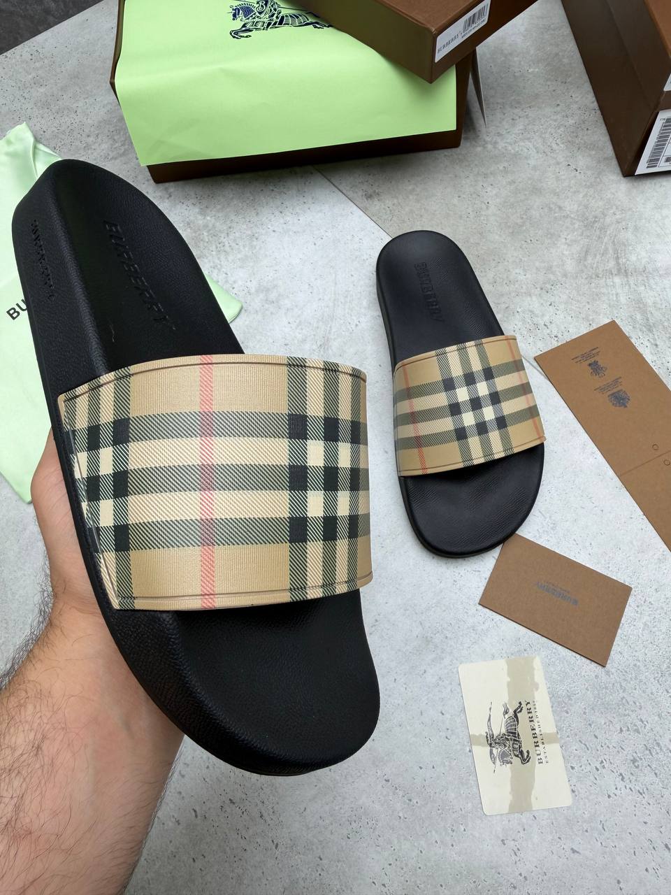 SUPER CLON BURBER SLIDERS COME WITH BOX ETC am2207
