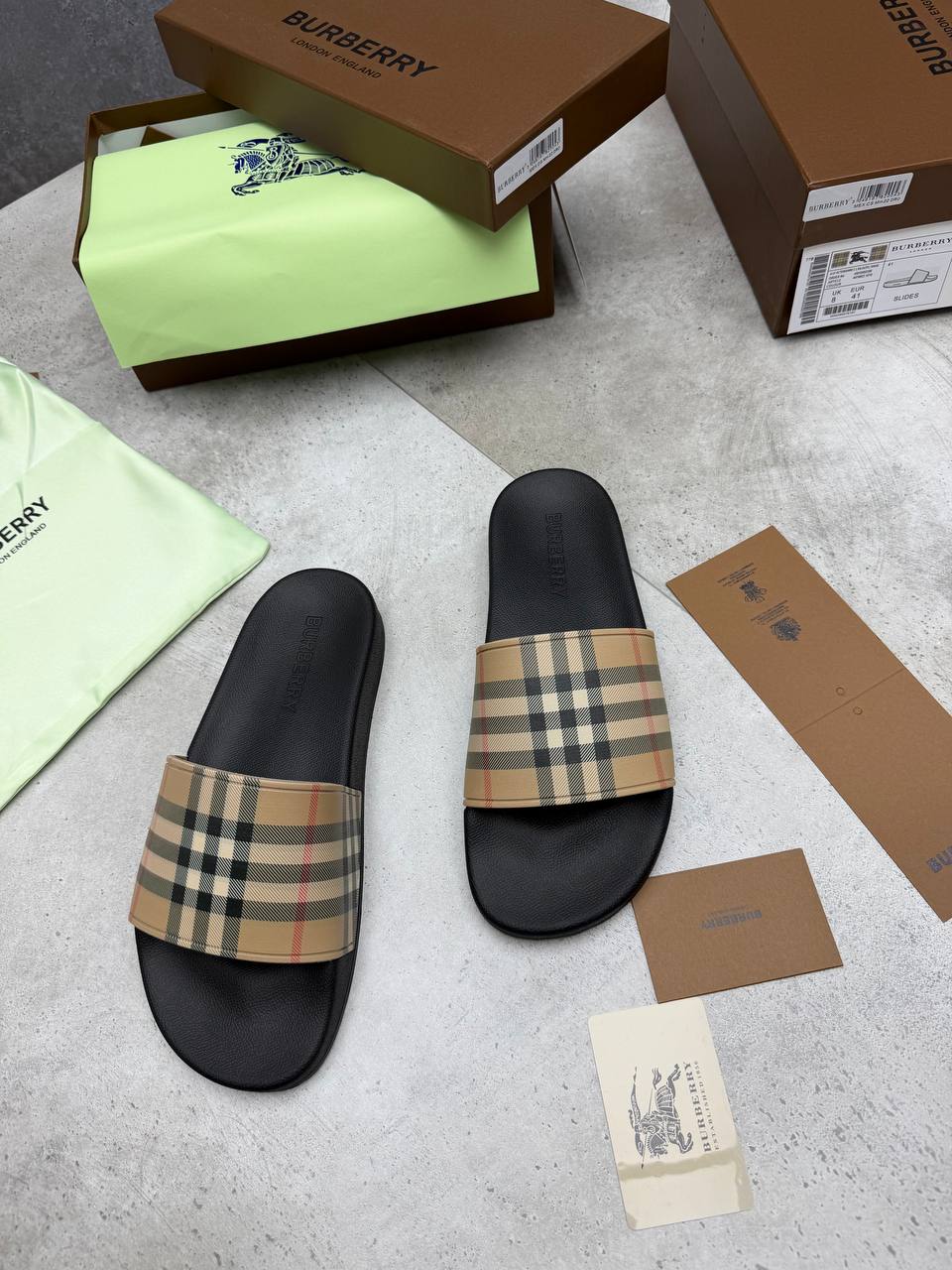 SUPER CLON BURBER SLIDERS COME WITH BOX ETC am2207