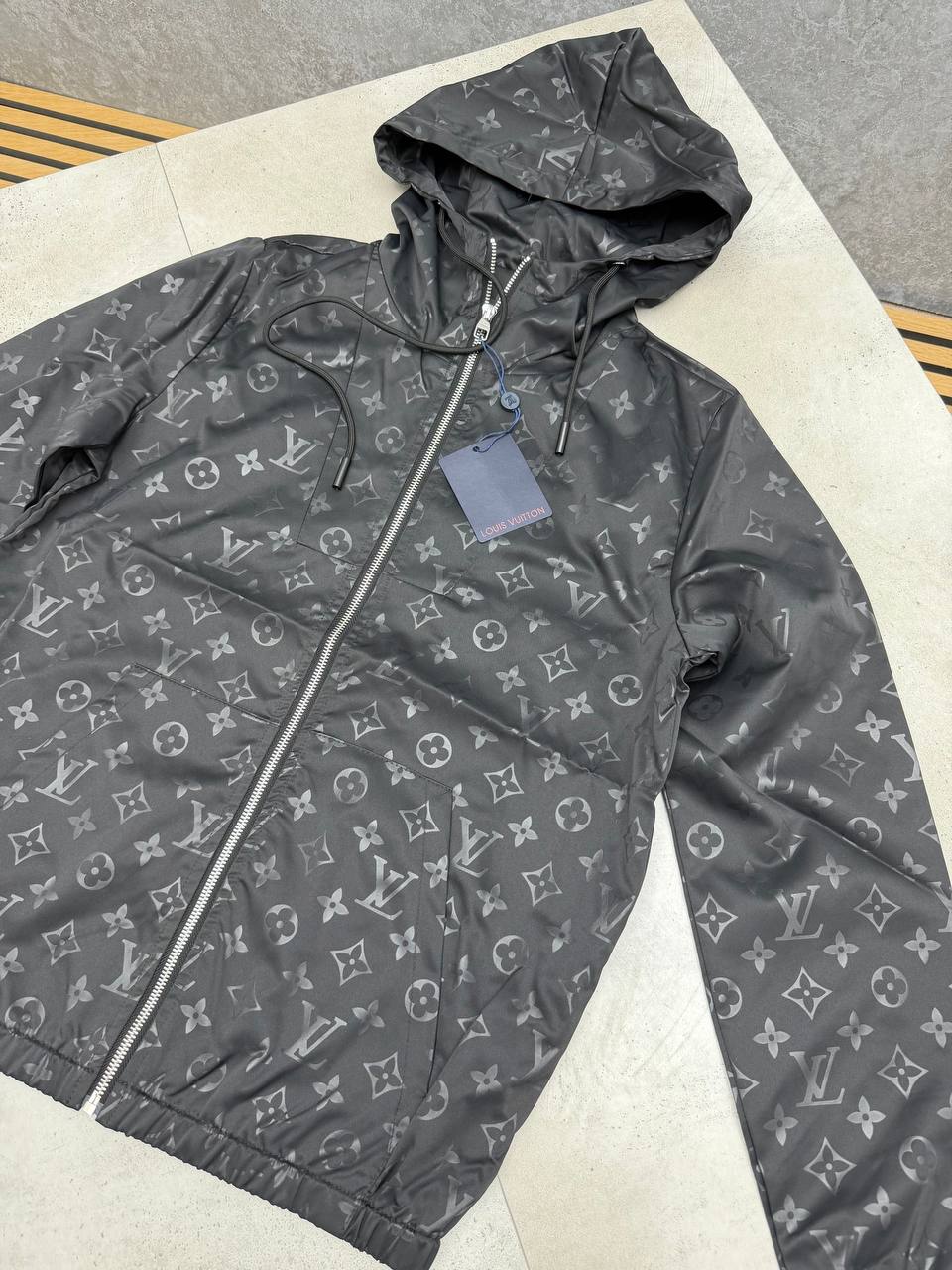 MENS LV WINDBREAKER am2707