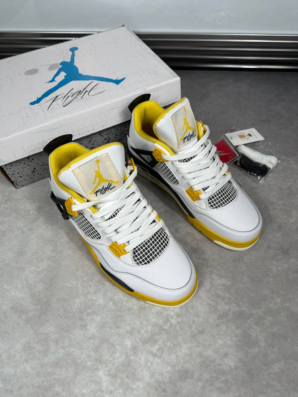 MENS JIRDAN COME WITH BOX ETC am0810