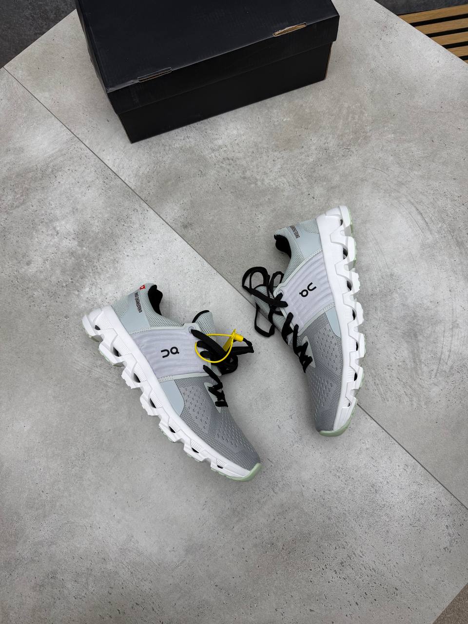MENS ON CLOUD TRAINERS am2807