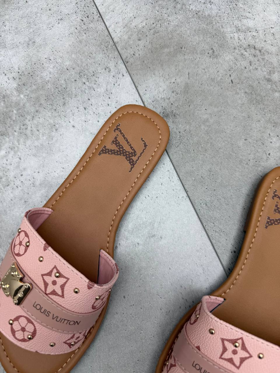 WOMENS LV SLIDERS am3007