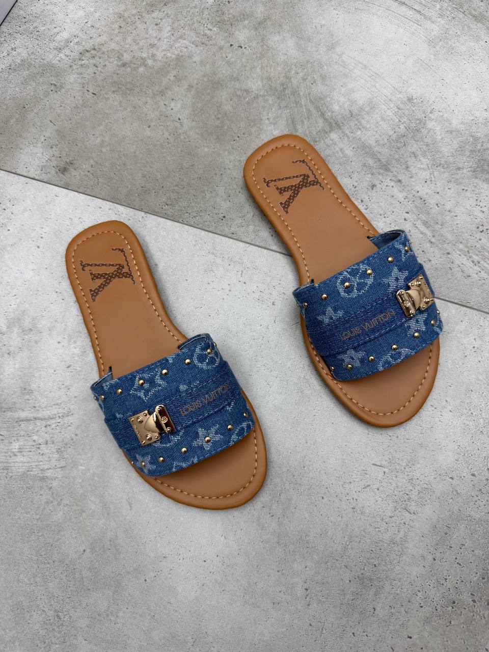 WOMENS LV SLIDERS am3007
