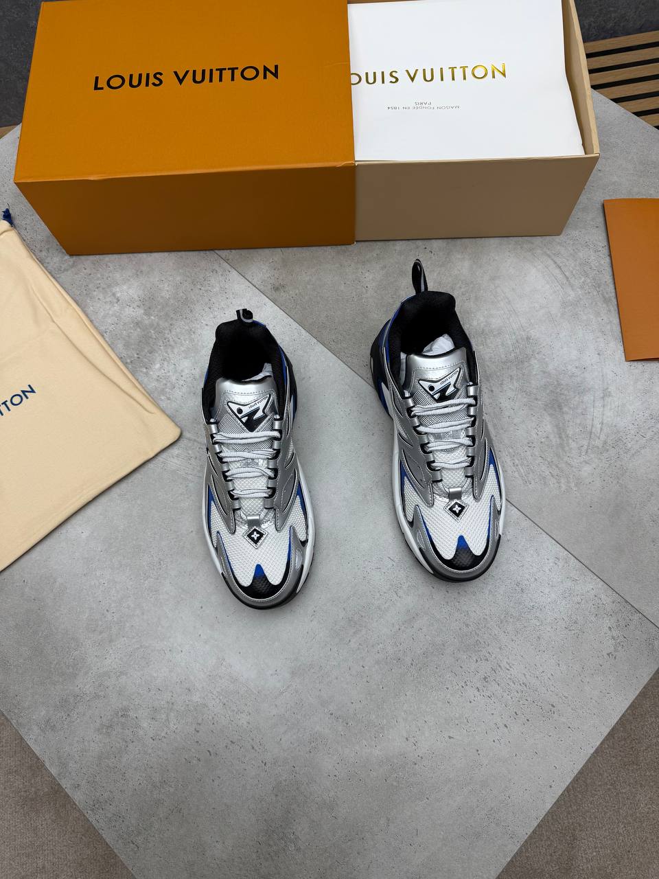 SUPER CLON MENS LV TRAINERS am3007