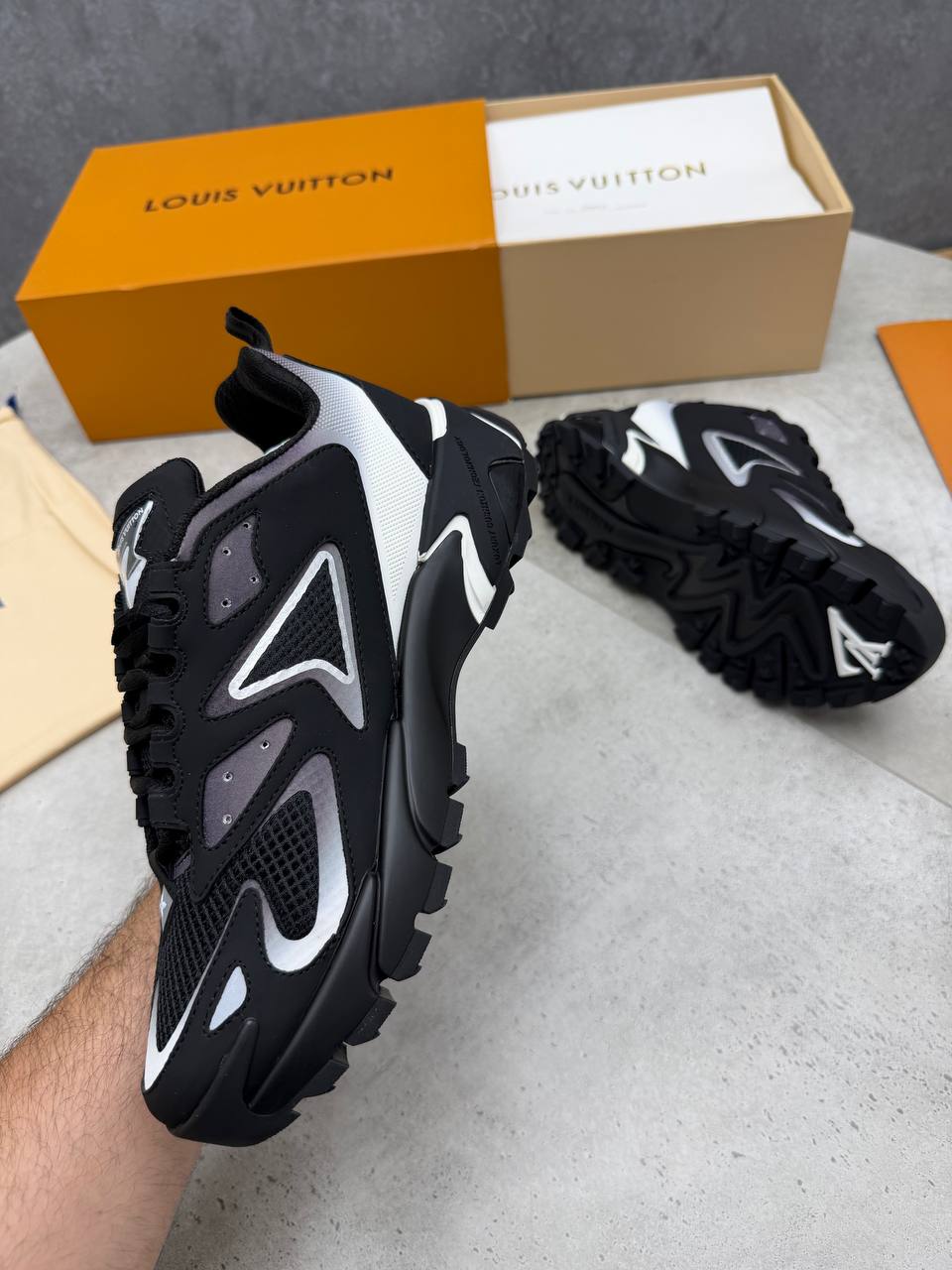 SUPER CLON MENS LV TRAINERS am3007