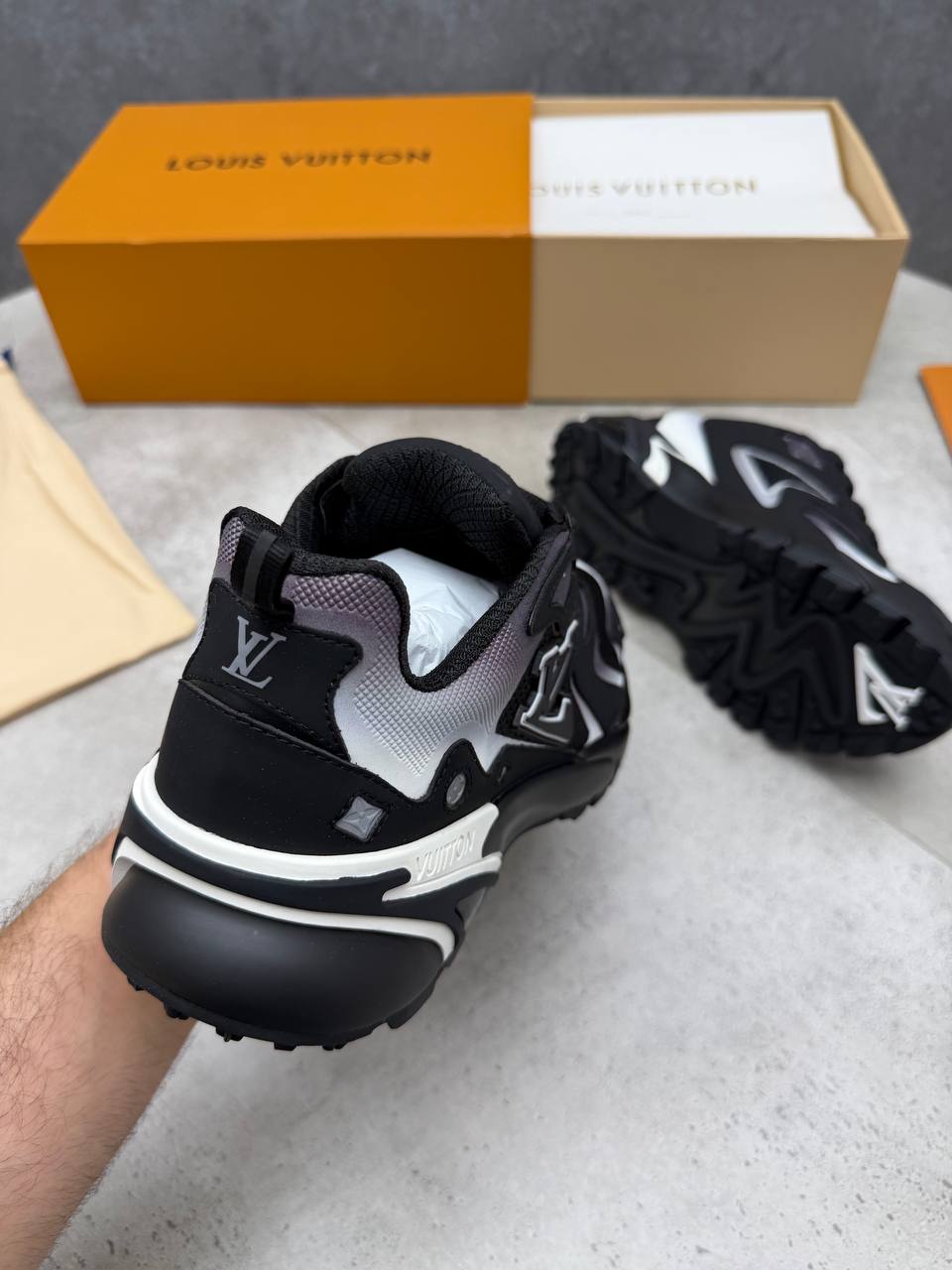 SUPER CLON MENS LV TRAINERS am3007